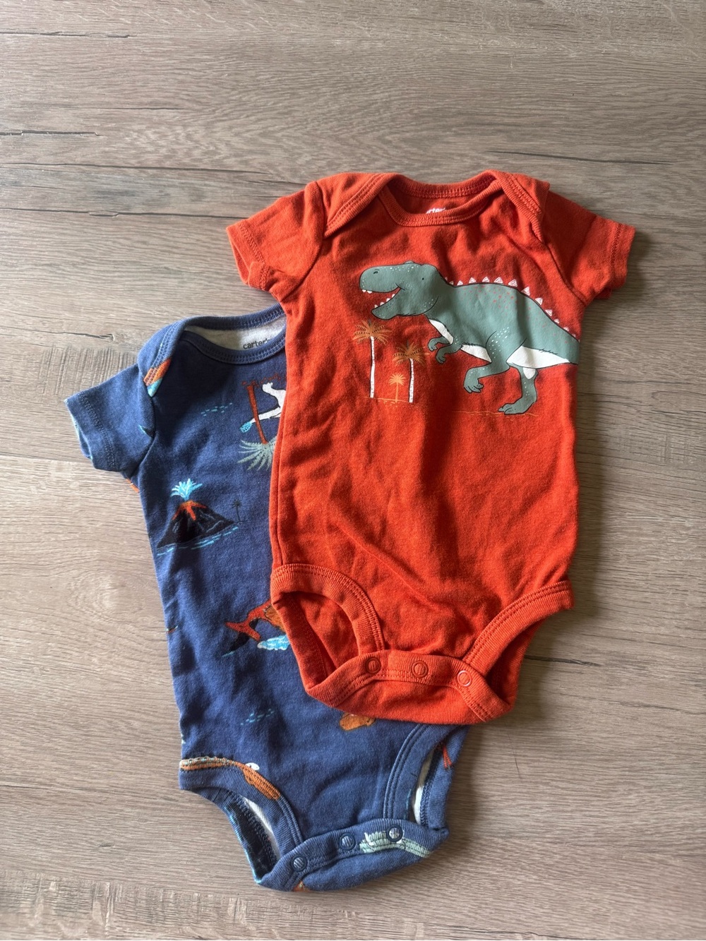 ⭐️5/$10⭐️ Carter’s | 0-3m Dinosaur Onesies